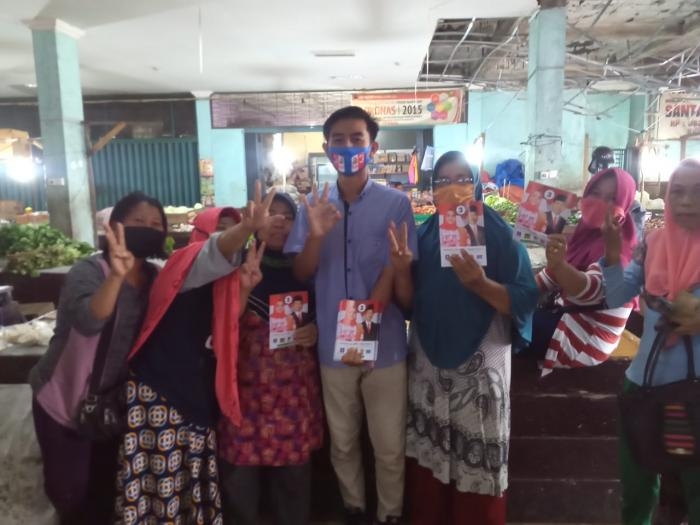 Edukasi Pemilih, Kawan KBS Sebarkan Bahan Kampanye di Titik Keramaian