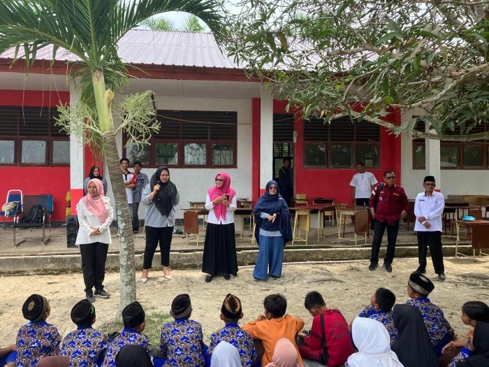 DPPPA Berikan Trauma Healing Pada Anak Pasca Bencana Banjir di Desa Sungai Linau 