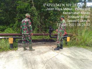 Cegah Kerusakan, Babinsa Koramil 09 Minas Kembali Gelar Patroli di Objek Vital Nasional