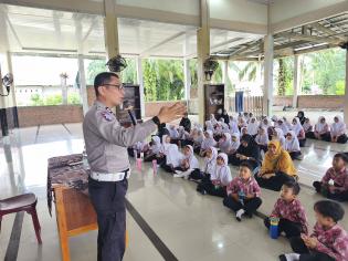 Satlantas Polres Bengkalis "Polisi Sahabat Anak" di SD IT Al- Fatih Duri 