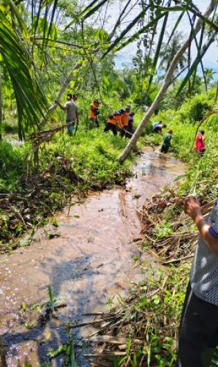 BPBD Bengkalis dan Warga Desa Senderak Kompak Gelar Aksi Goro