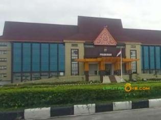 Lagi Asyik Bercocok Tanam Dengan Teman Wanita di Hotel, Wabup Rohil di Grebek Polisi 